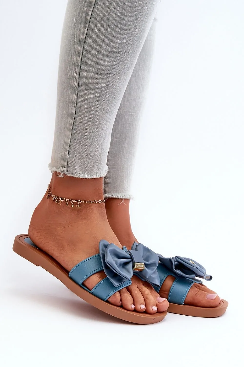 TEEK - Beveled Bow Flat Sandals