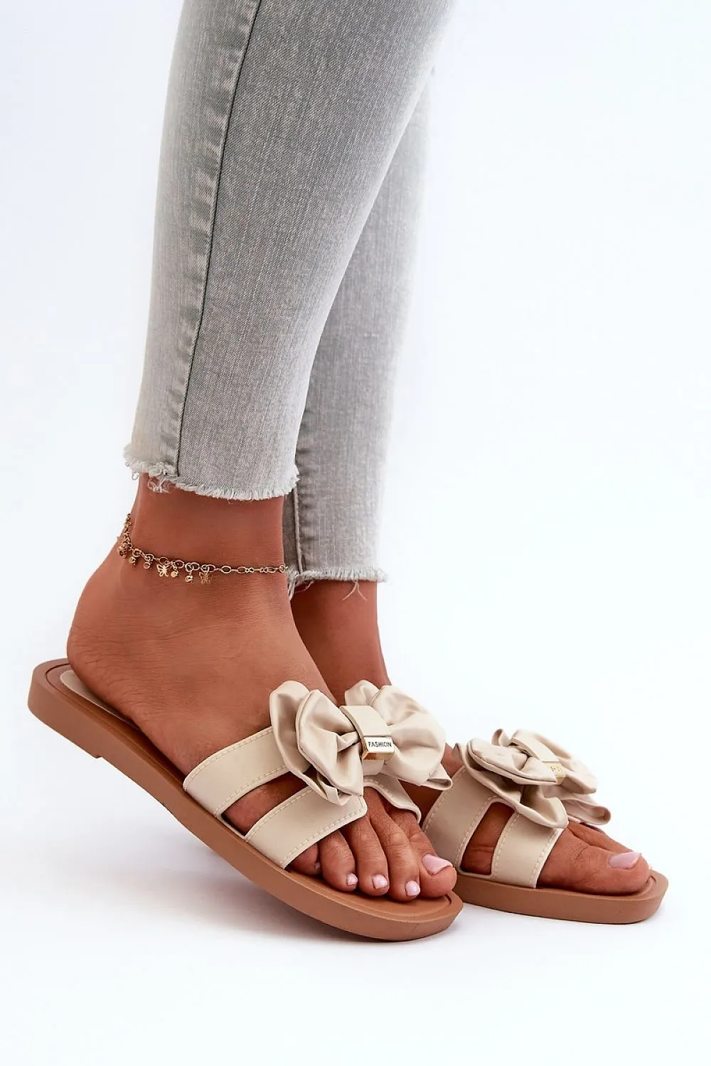 TEEK - Beveled Bow Flat Sandals