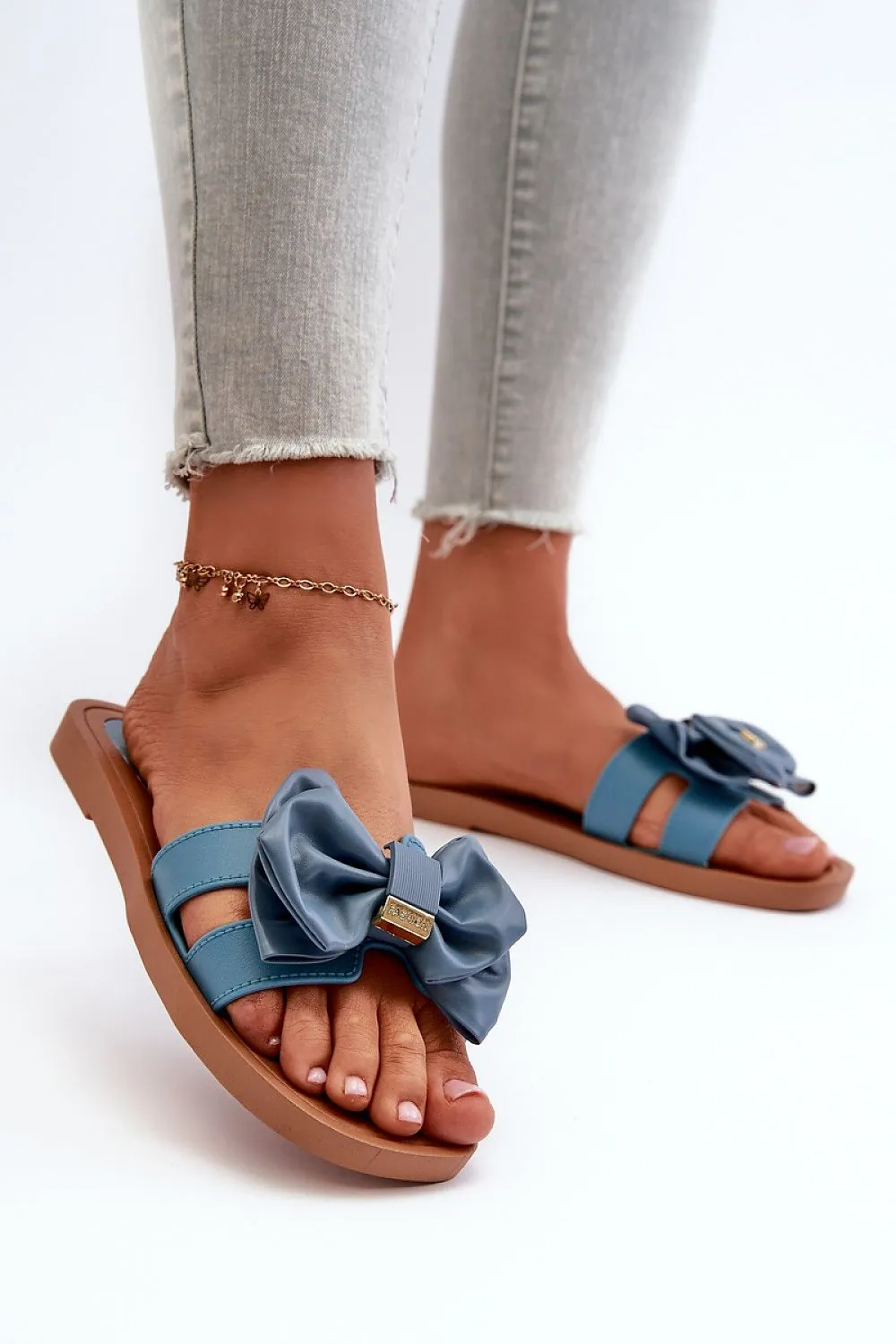 TEEK - Beveled Bow Flat Sandals