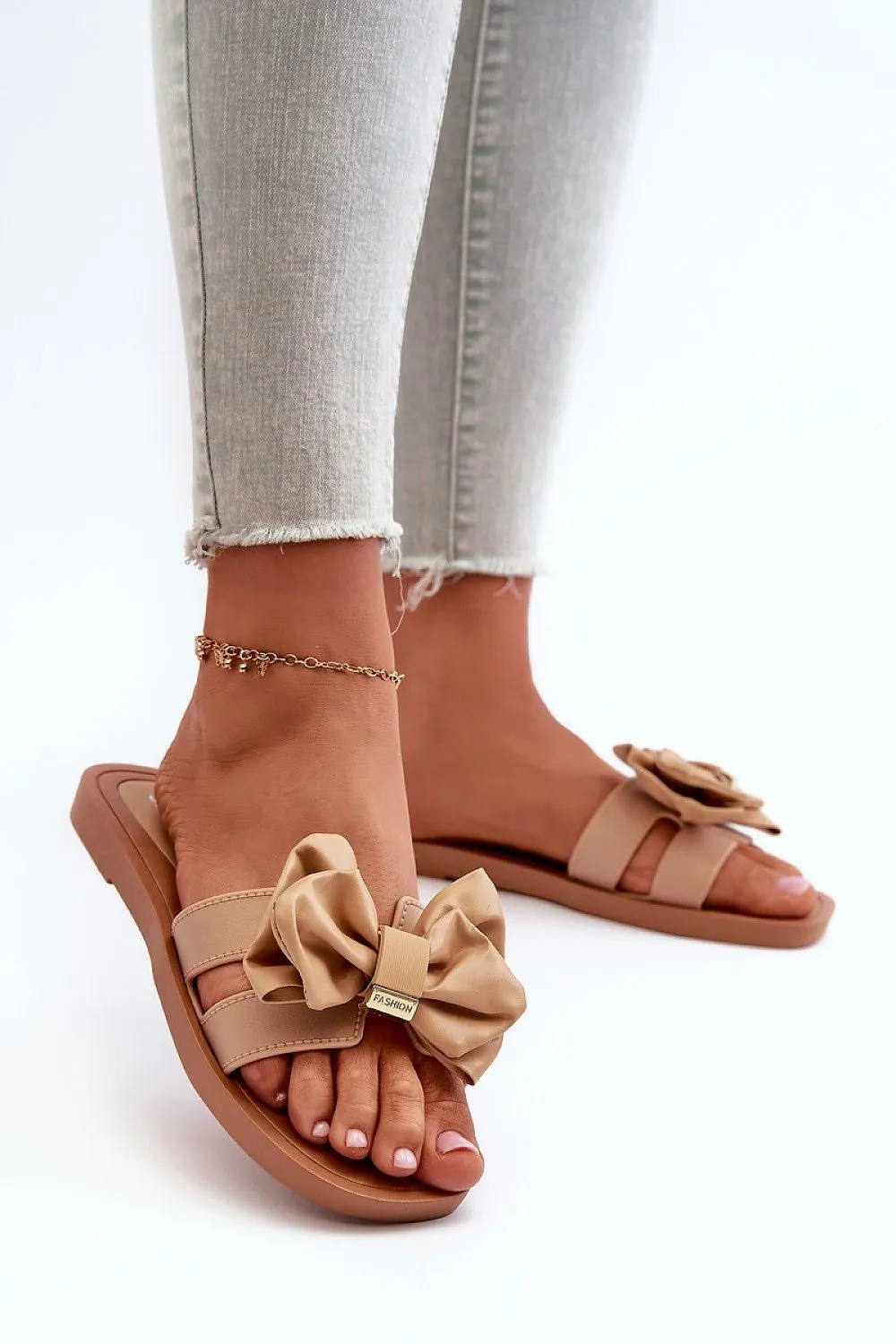 TEEK - Beveled Bow Flat Sandals