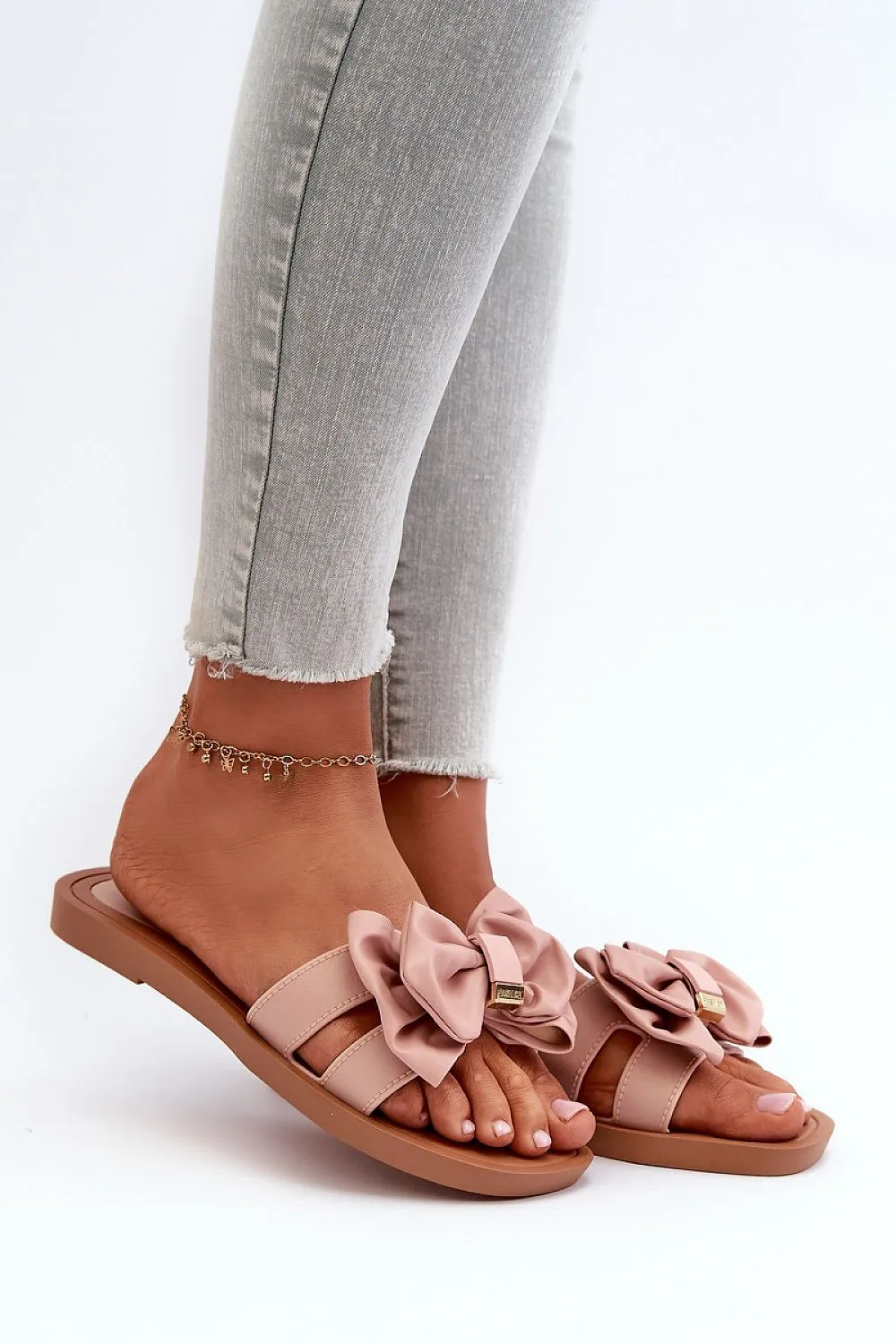 TEEK - Beveled Bow Flat Sandals