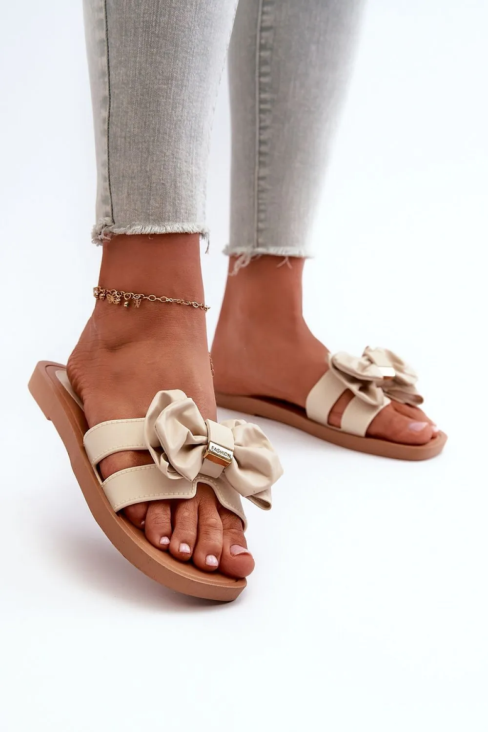 TEEK - Beveled Bow Flat Sandals