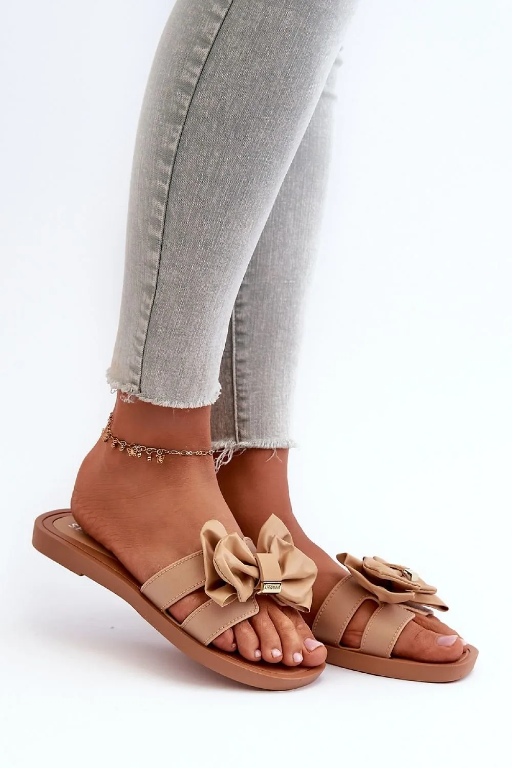 TEEK - Beveled Bow Flat Sandals