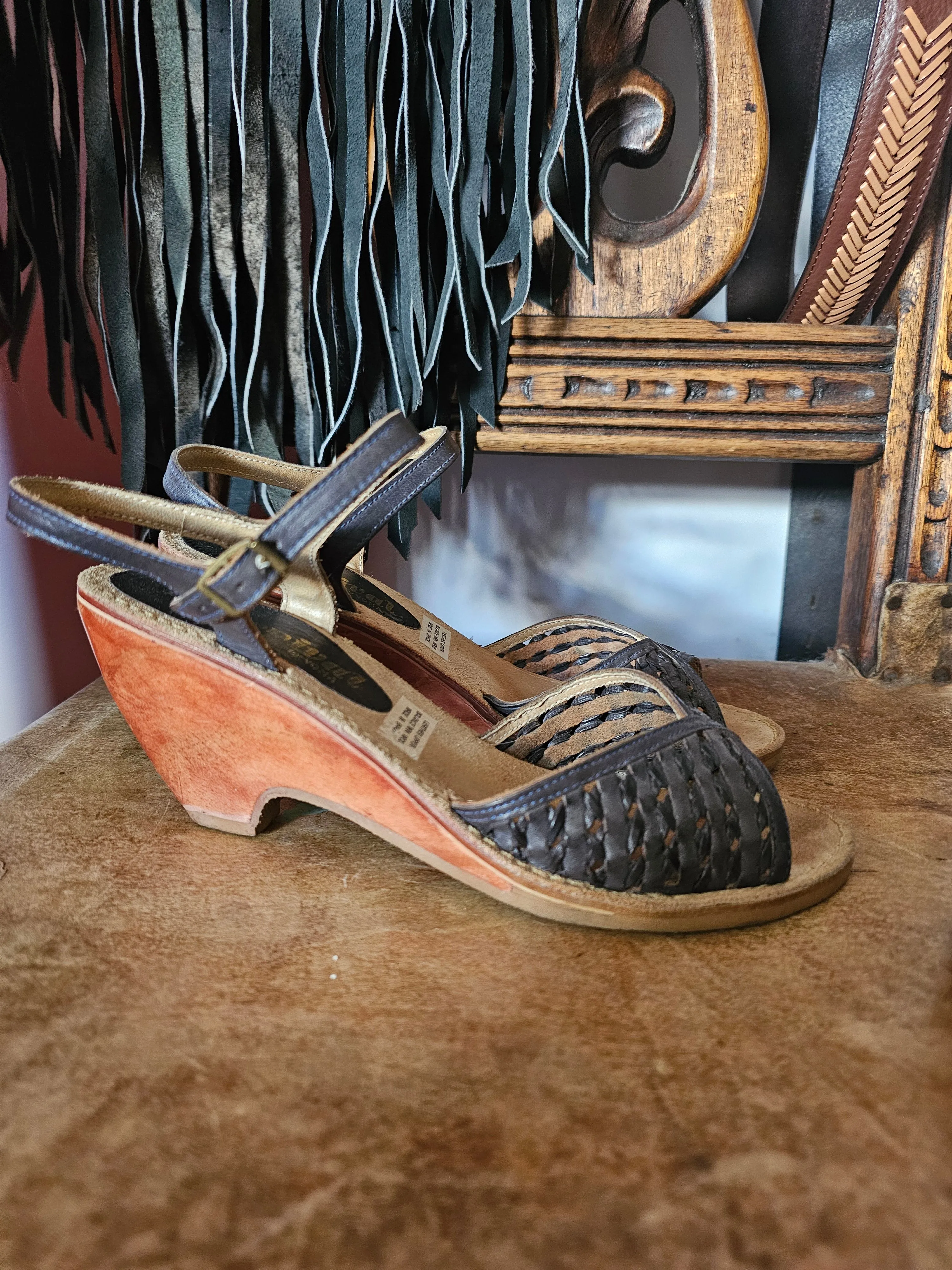 Vintage Ladies Woven Leather Wedge Shoes – Size 8.5B