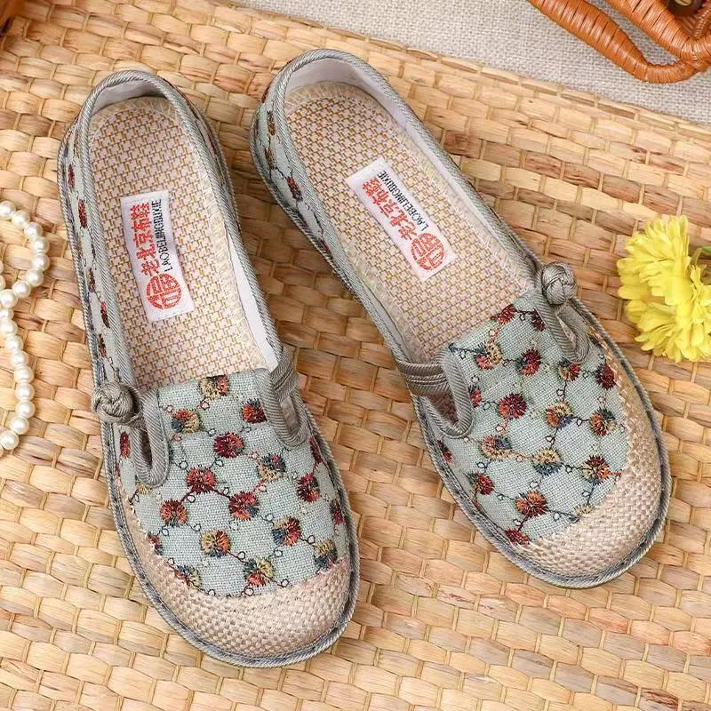 Women's Old Beijing Cloth Embroidered Ethnic Style Woven Soft Canvas Shoes